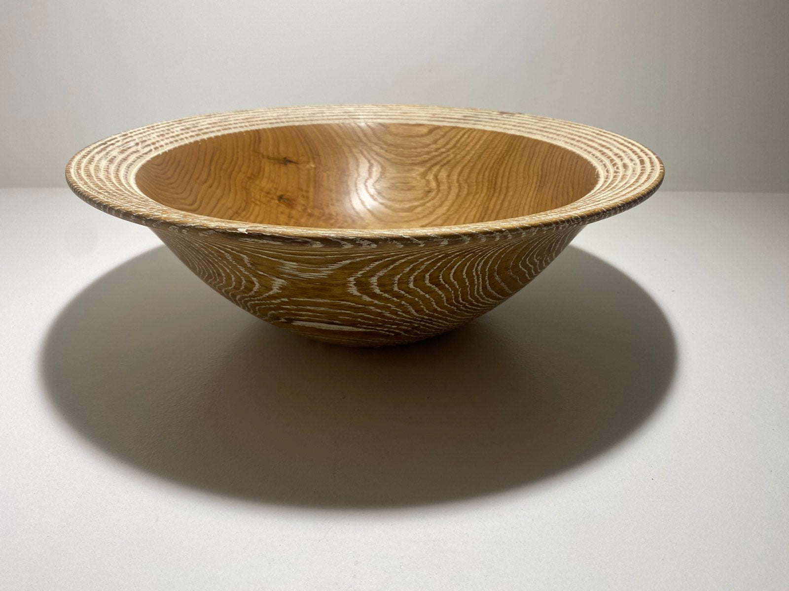 Medžio dubuo interjerui