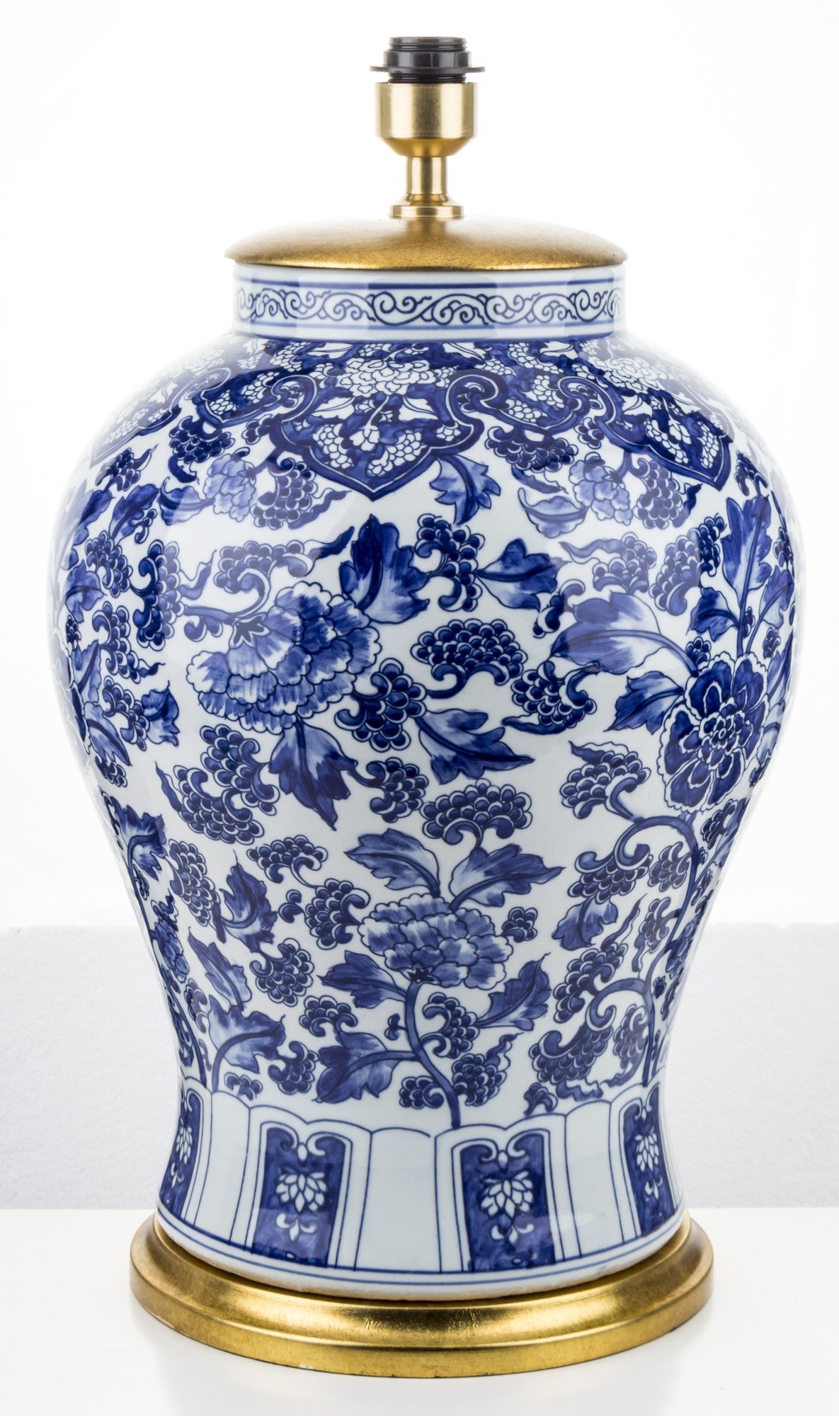 Šviestuvas su mėlynais gėlių motyvais