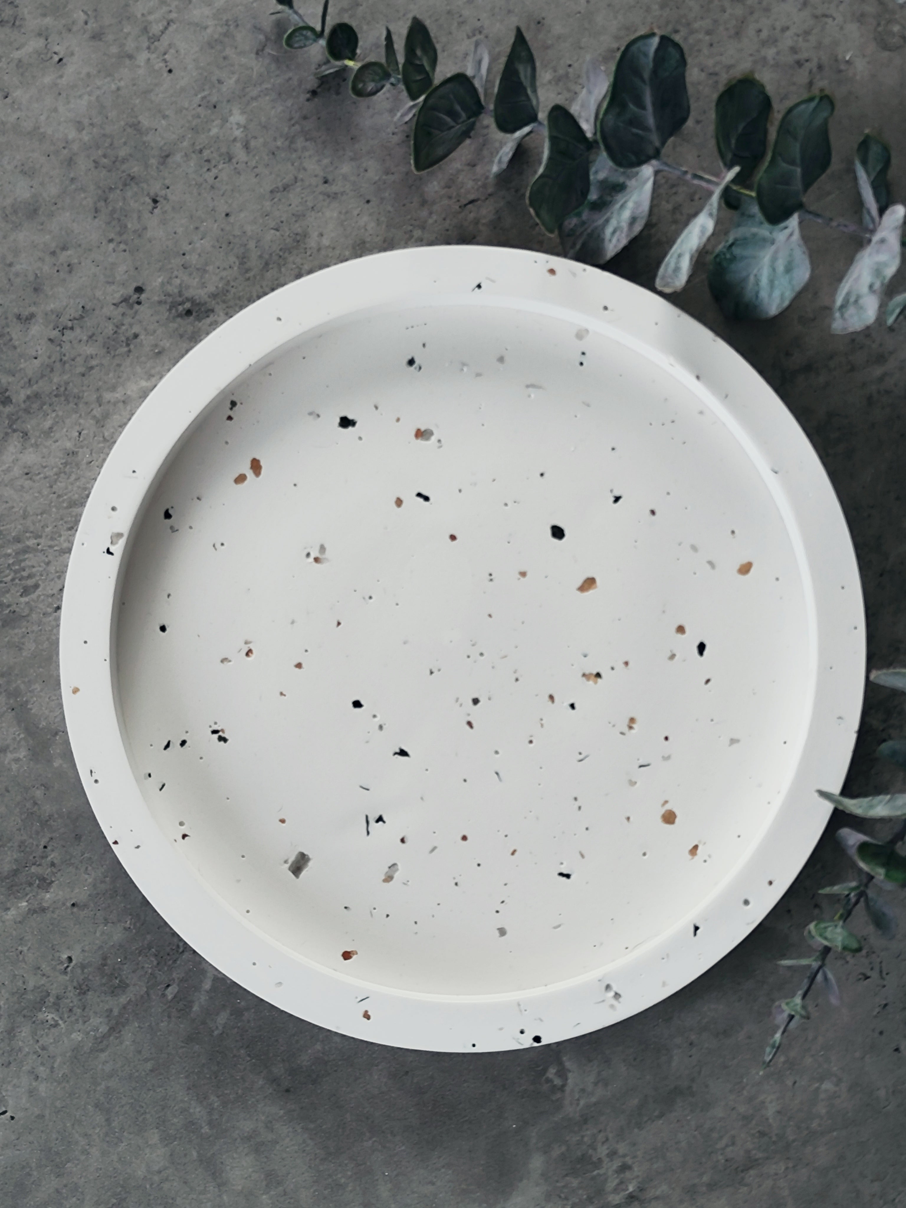 Apvalus dekoratyvinis padėklas 24 cm namų interjerui