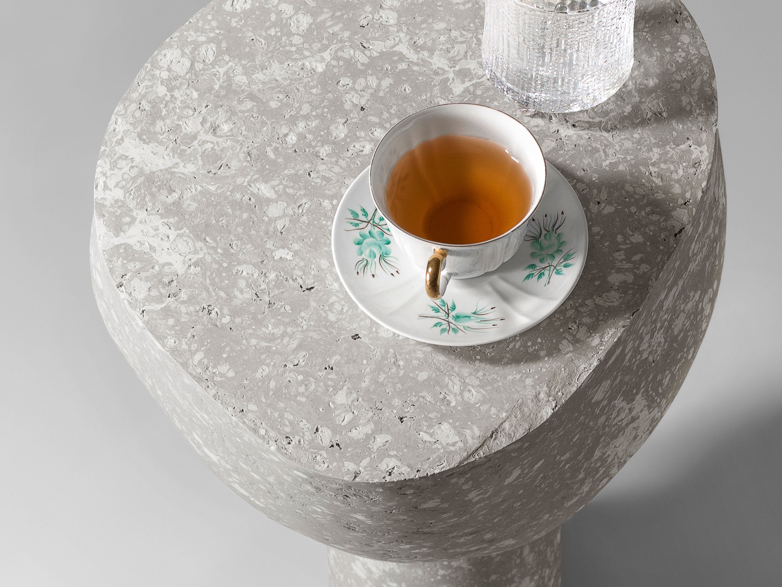 Rankų darbo šoninis staliukas „STONE“