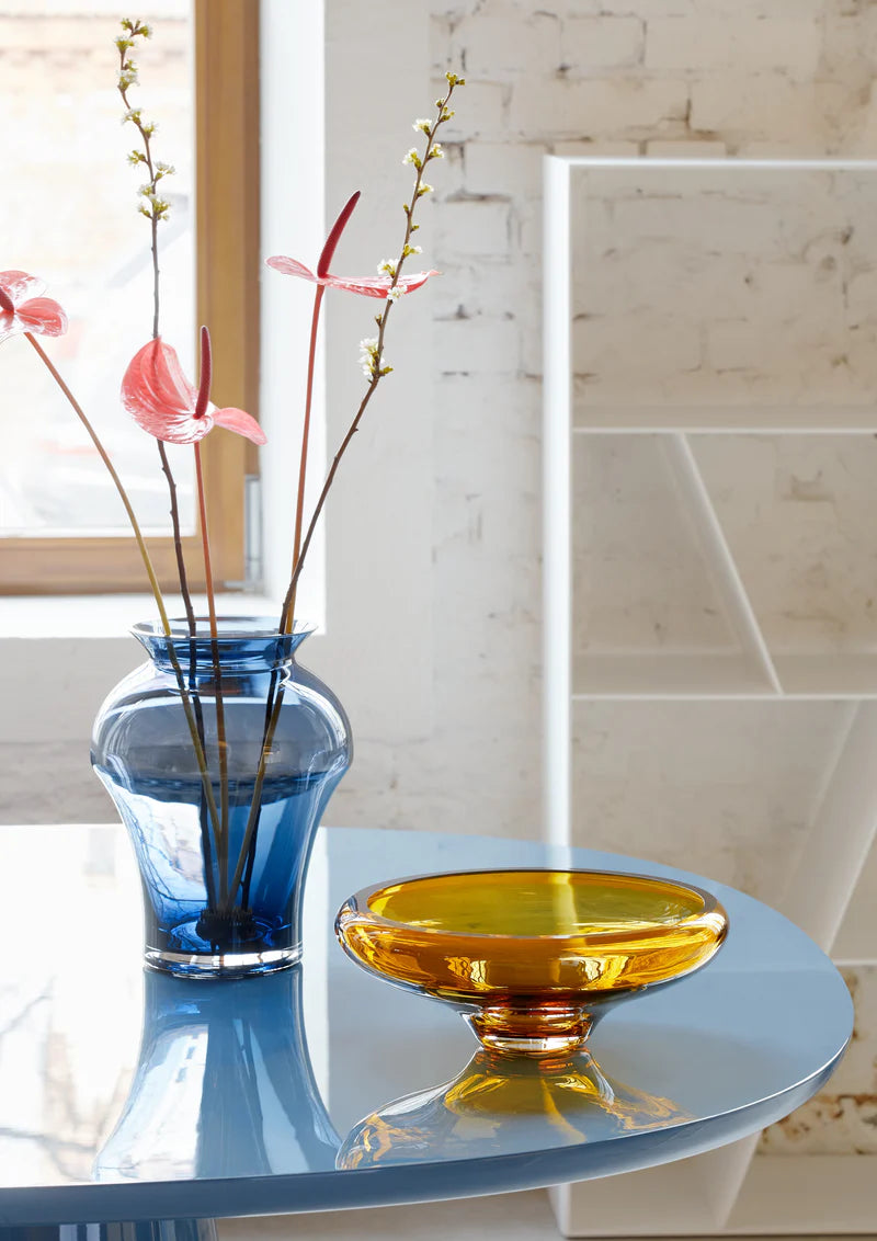 Tamsiai mėlyna vaza