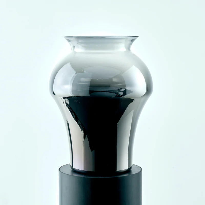 Prabangi sidabro spalvos vaza