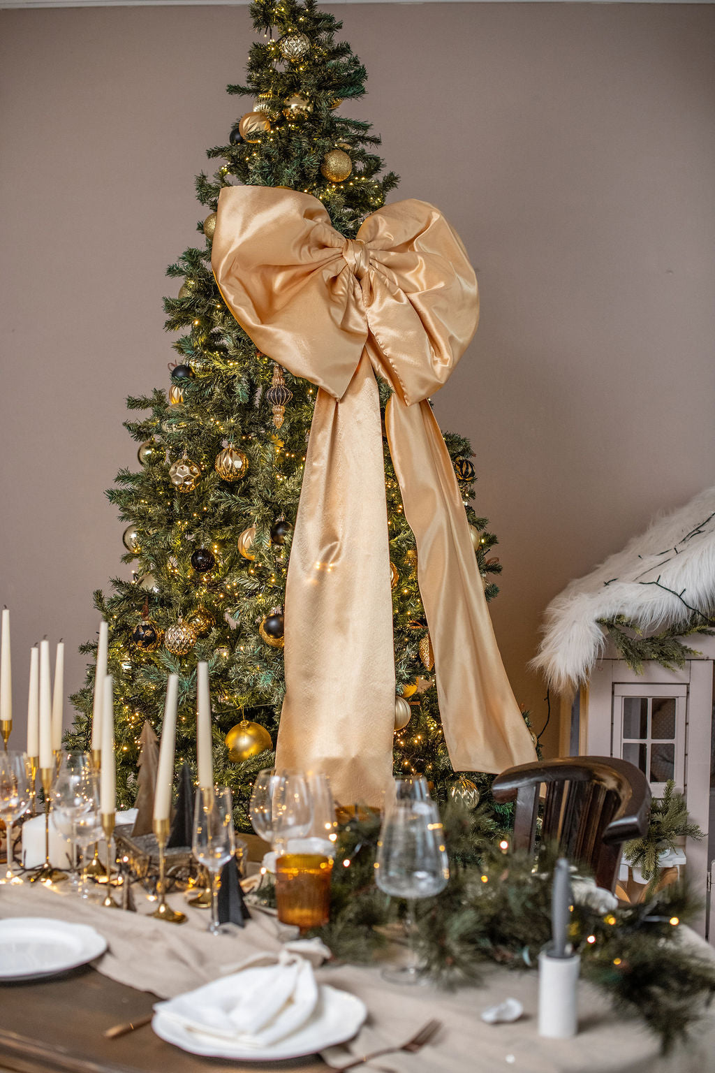 Prabangus kaspinas, aukso spalvos