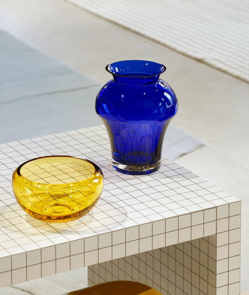 Ryškiai mėlyna vaza