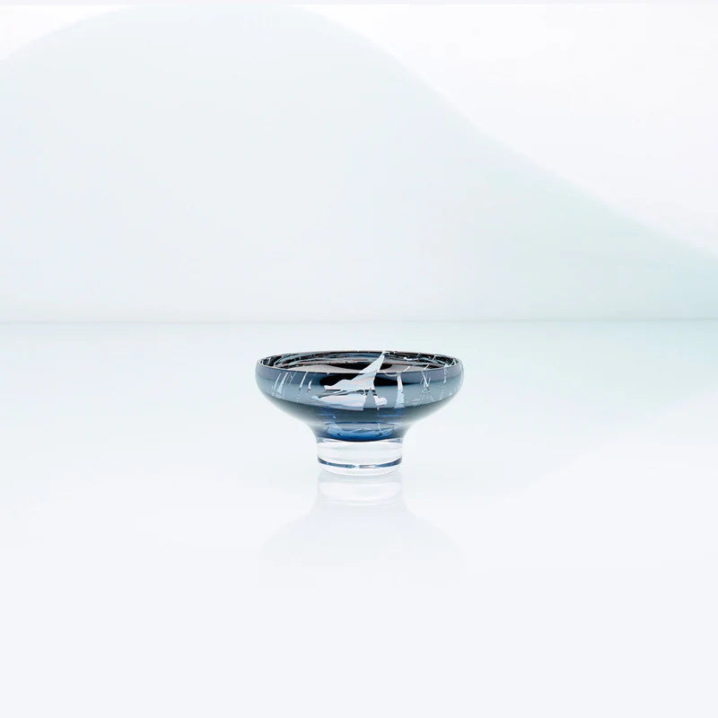 Apvalus mėlynos spalvos dubenėlis su raštais