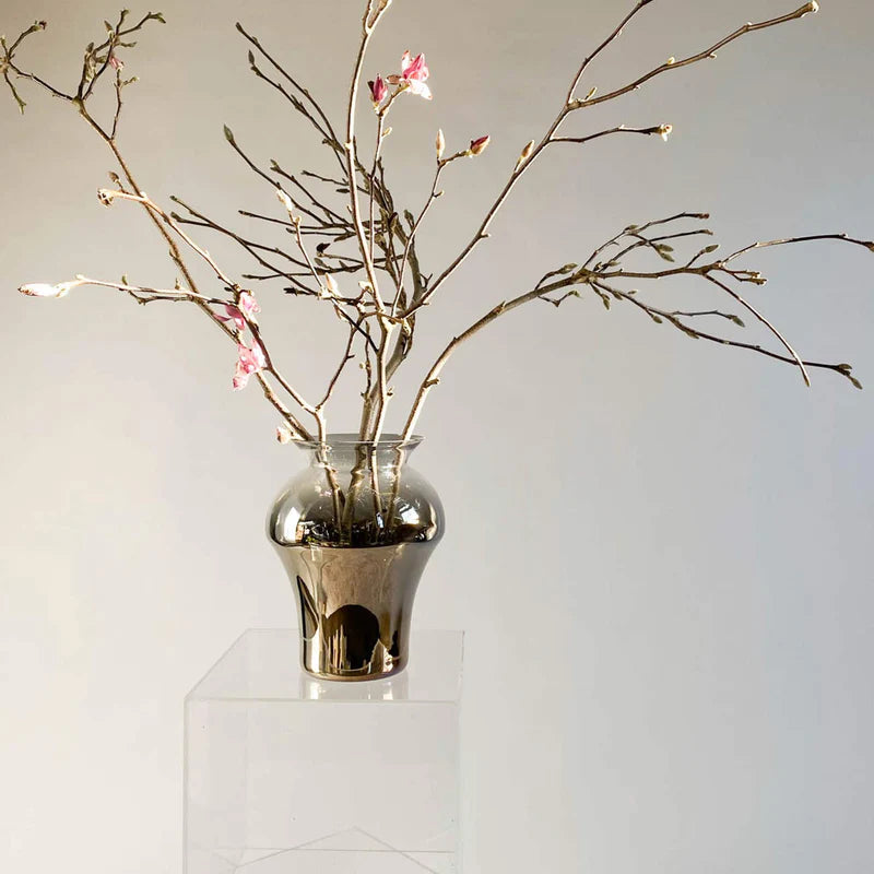 Prabangi sidabro spalvos vaza