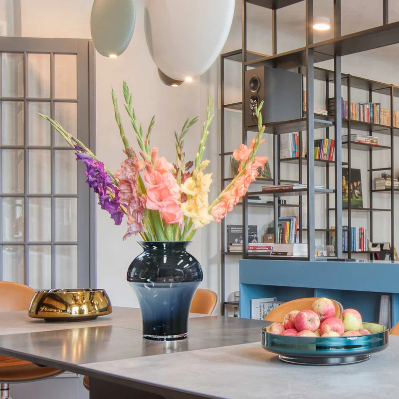 Tamsiai mėlyna vaza