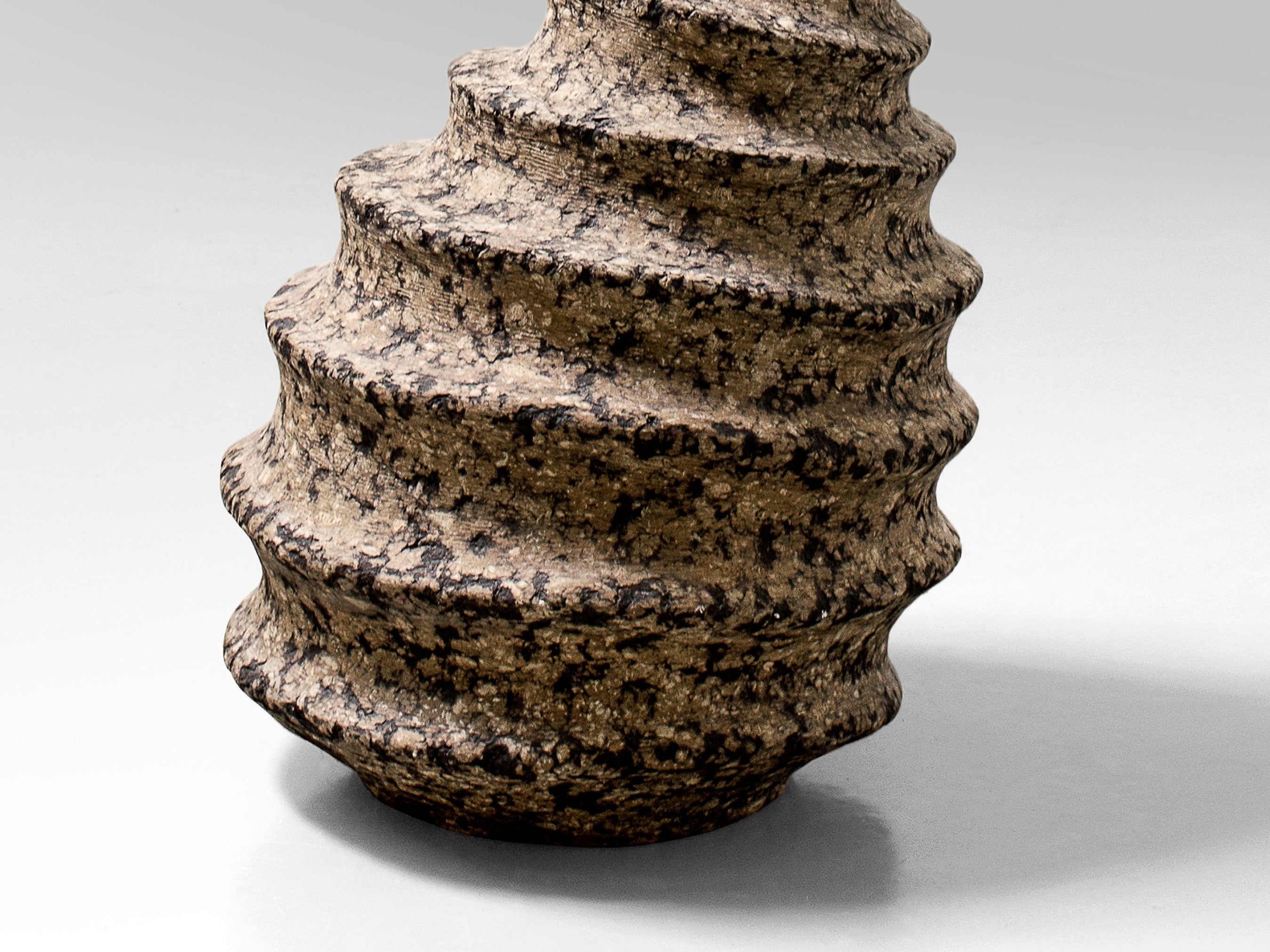 Lenkta skulptūrinė vaza