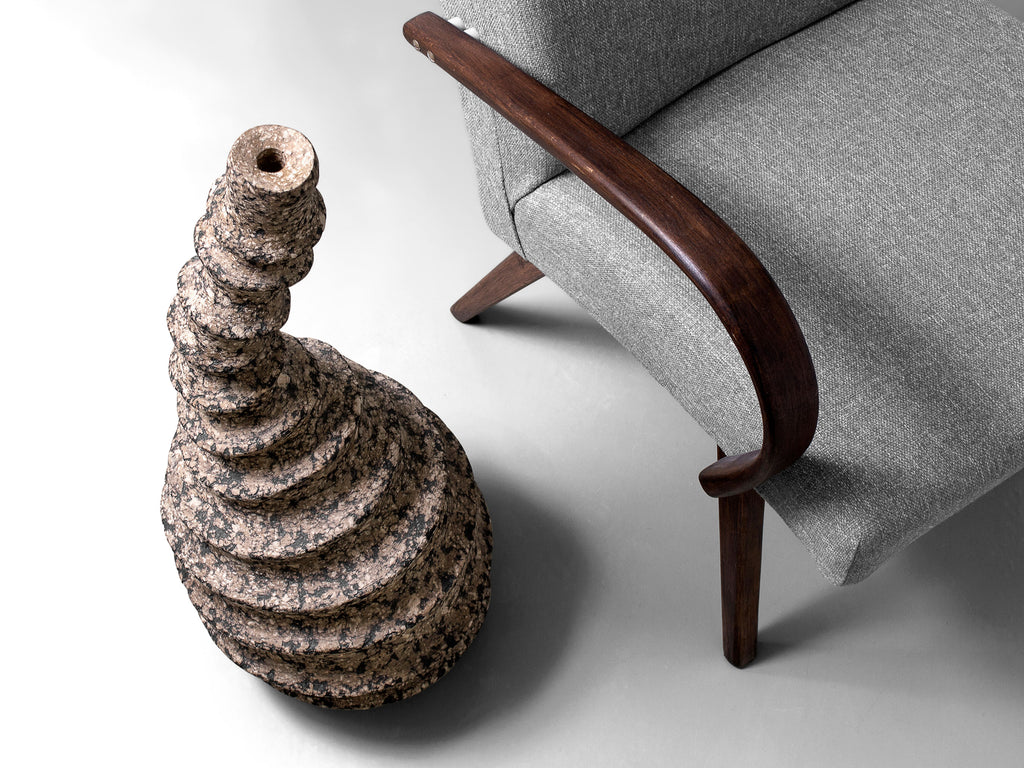 Lenkta skulptūrinė vaza