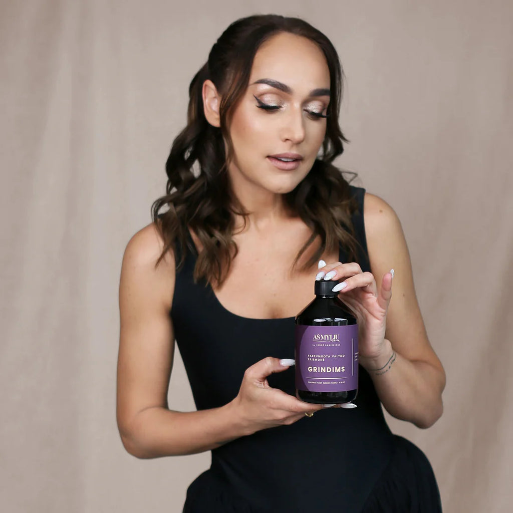 Parfumuota grindų plovimo priemonė „AŠ MYLIU SAVE“