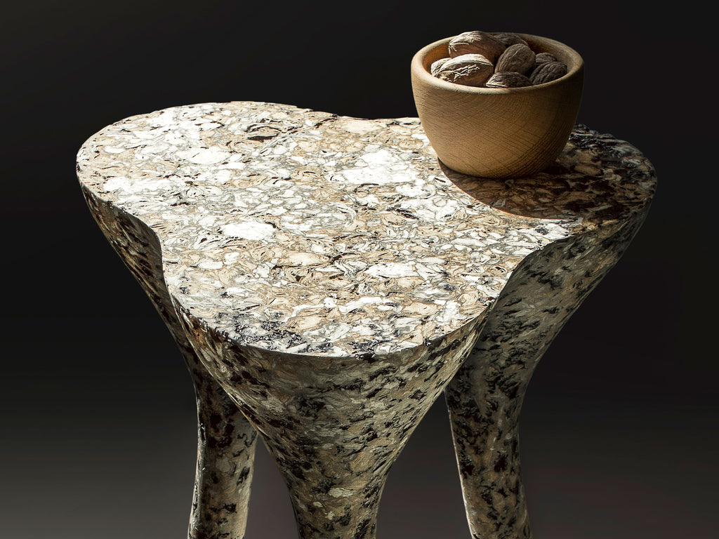 Rankų darbo aukštas staliukas „TRIPOD“ margas