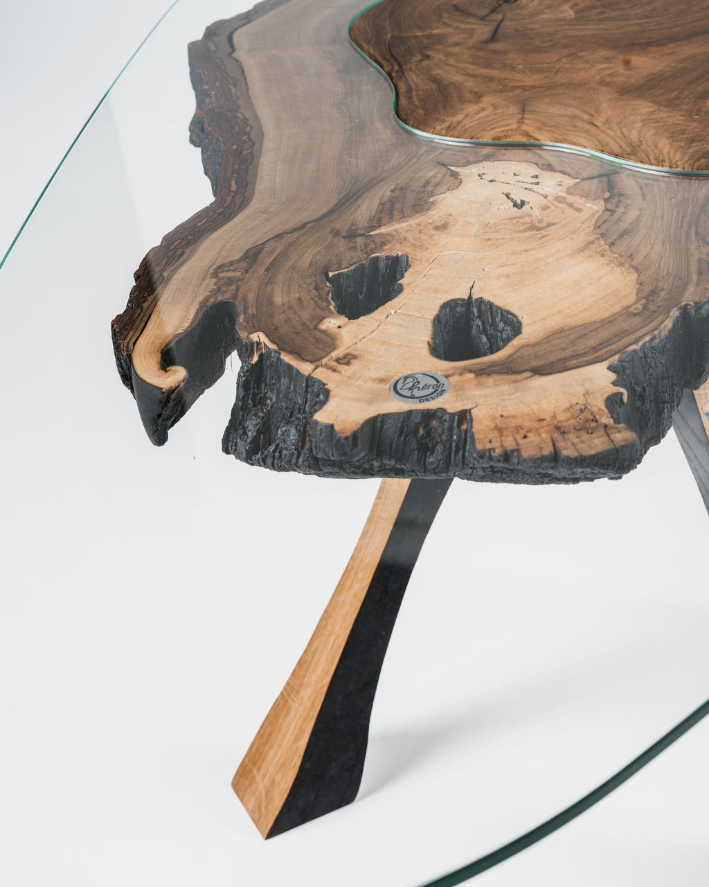 Stilingas kavos staliukas