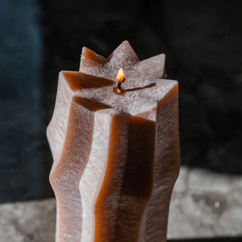 Rausvos spalvos žvakė „KARALIUS ŽYGIMANTAS AUGUSTAS“