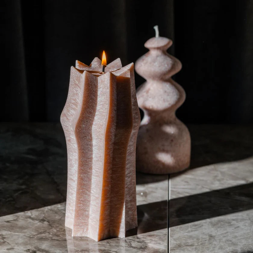 Rausvos spalvos žvakė „KARALIUS ŽYGIMANTAS AUGUSTAS“