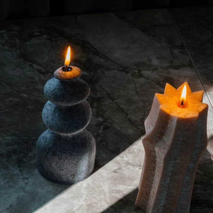 Antracito spalvos žvakė „KARALIENĖ BARBORA“