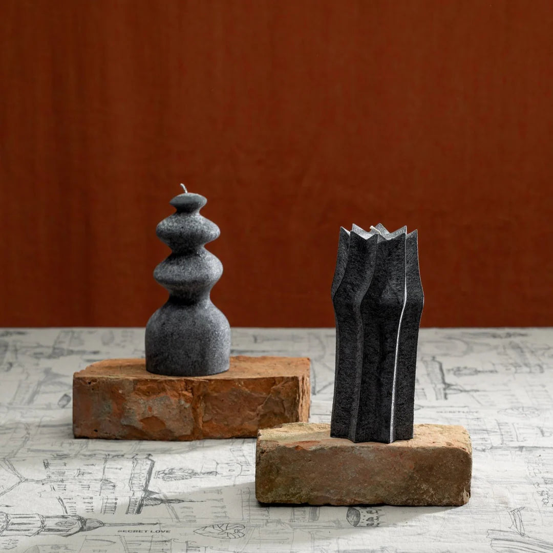 Antracito spalvos žvakė „KARALIUS ŽYGIMANTAS AUGUSTAS“