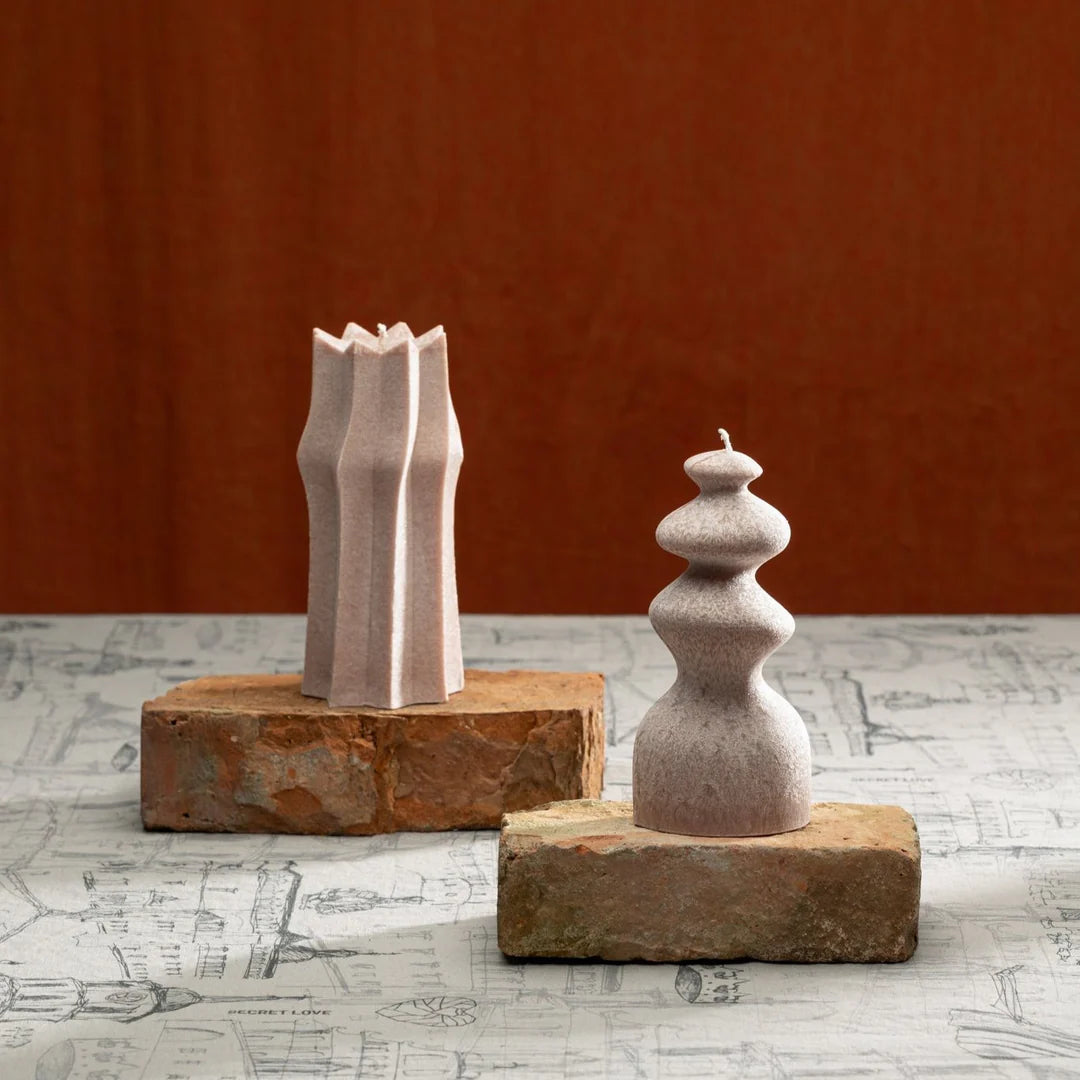 Rausvos spalvos žvakė „KARALIENĖ BARBORA“