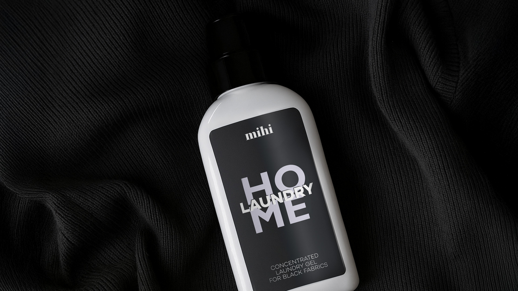 Koncentruotas skalbimo gelis juodiems audiniams