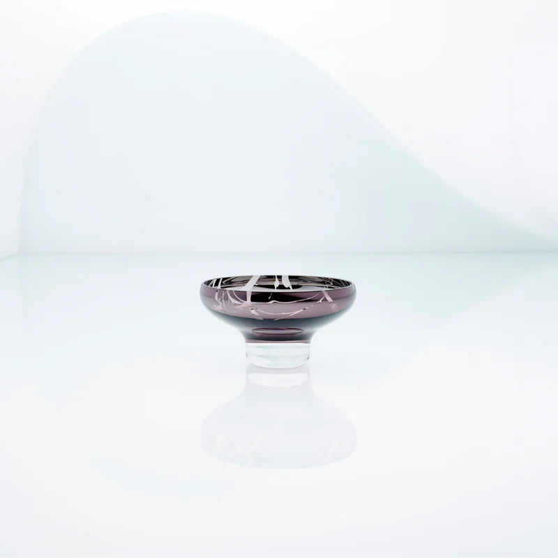 Apvalus violetinės spalvos dubenėlis su raštais