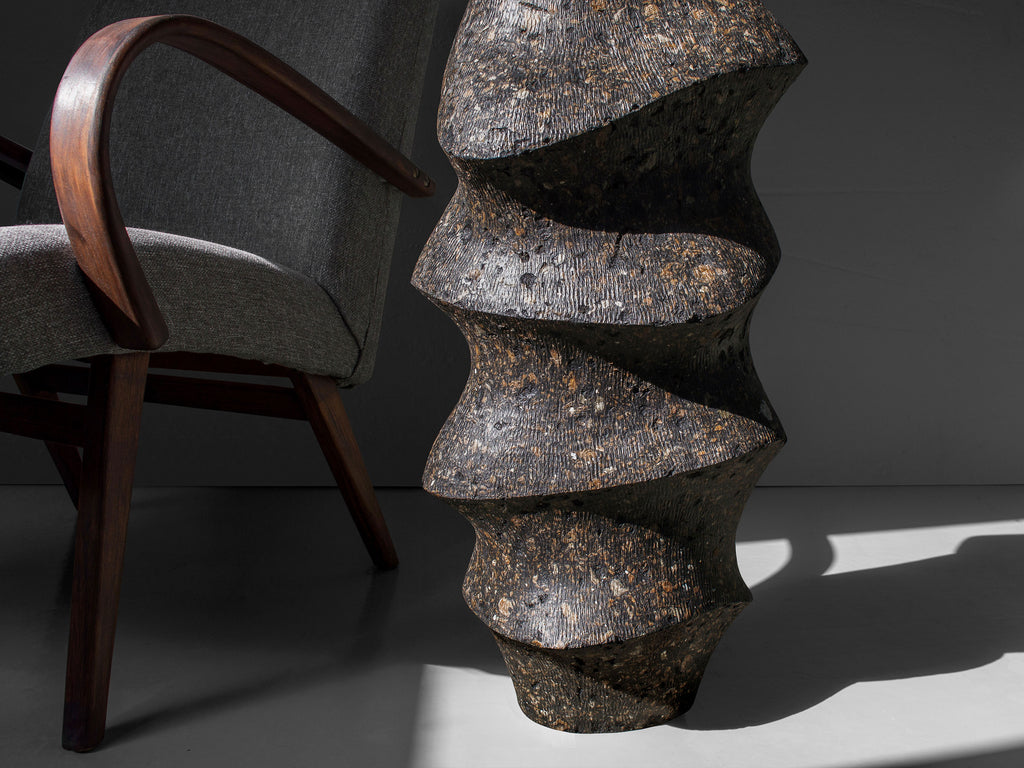 Marga skulptūrinė vaza