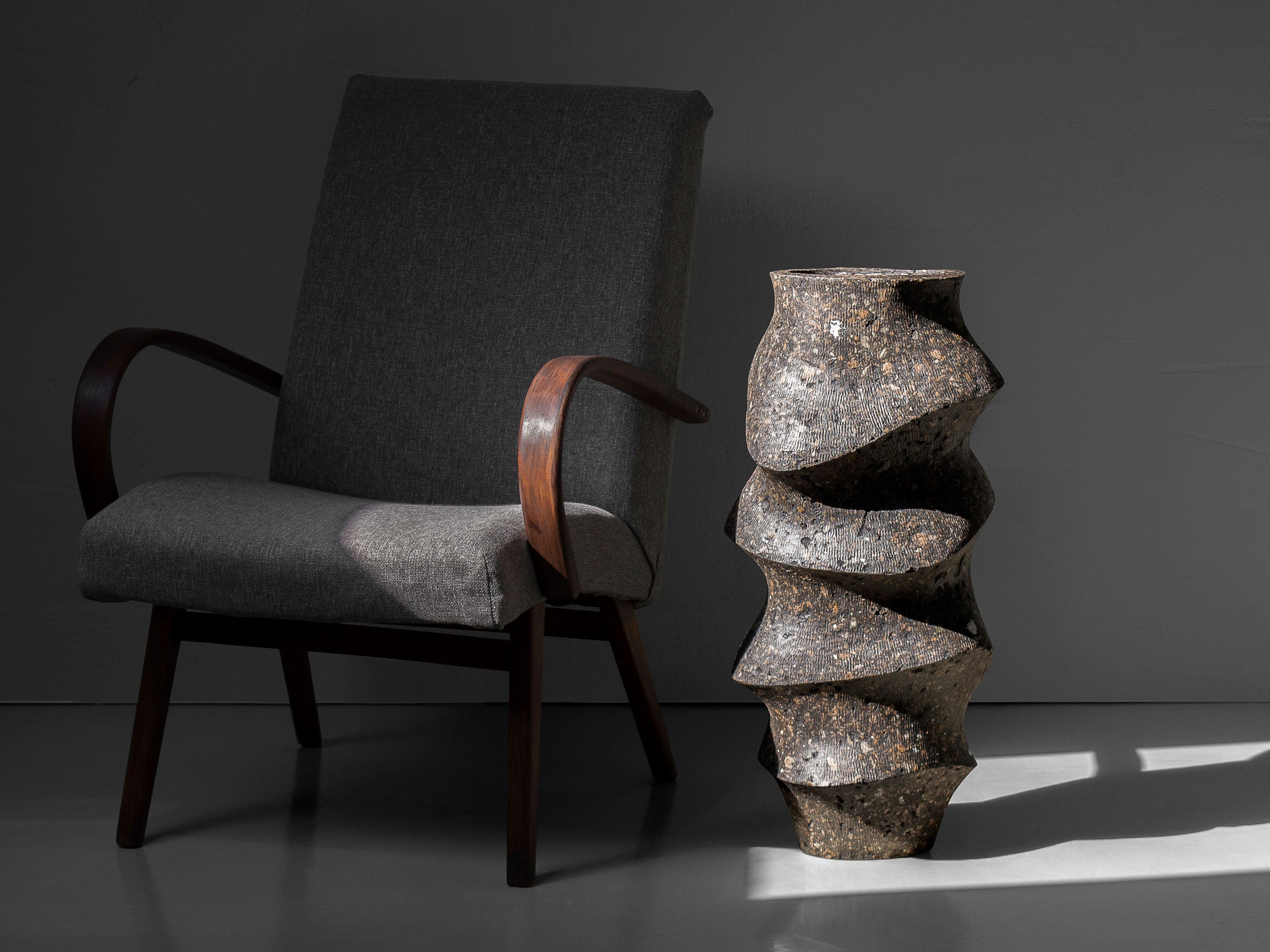 Marga skulptūrinė vaza