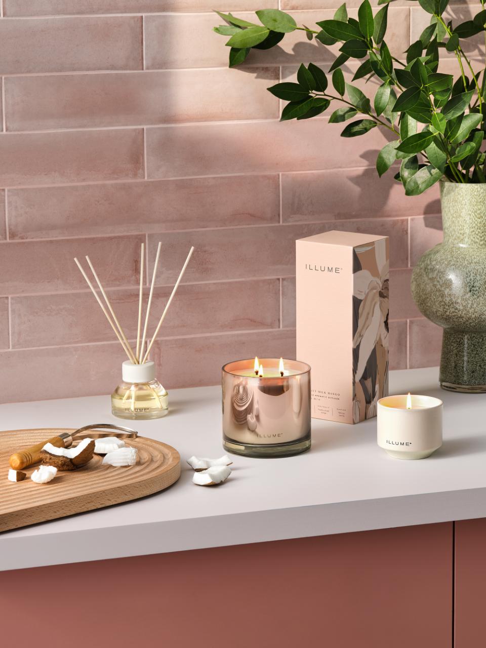 Kvapioji žvakė su kokosų pieno ir mango aromatu, stikliniame inde