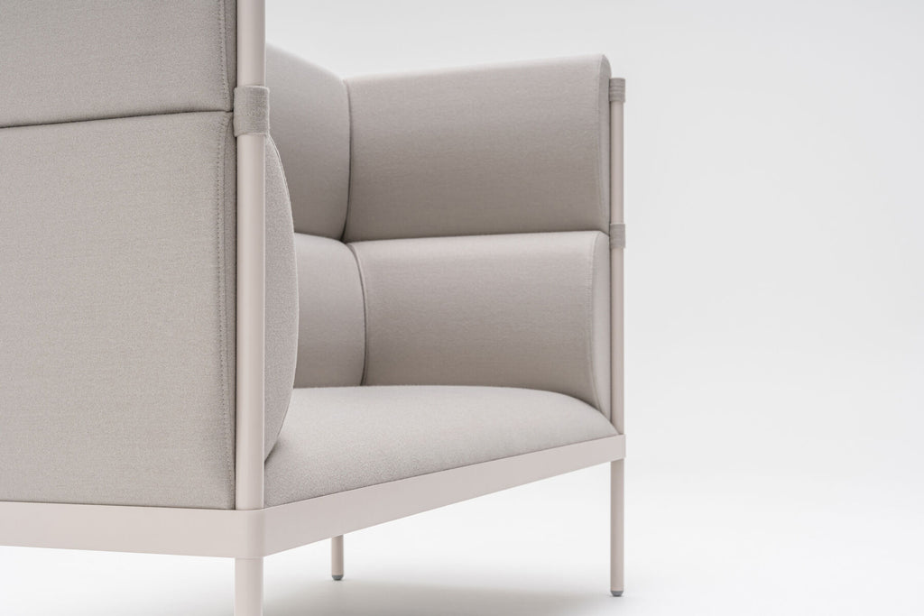 Sofa aukštu atlošu (Įvairių audinių ir spalvų)