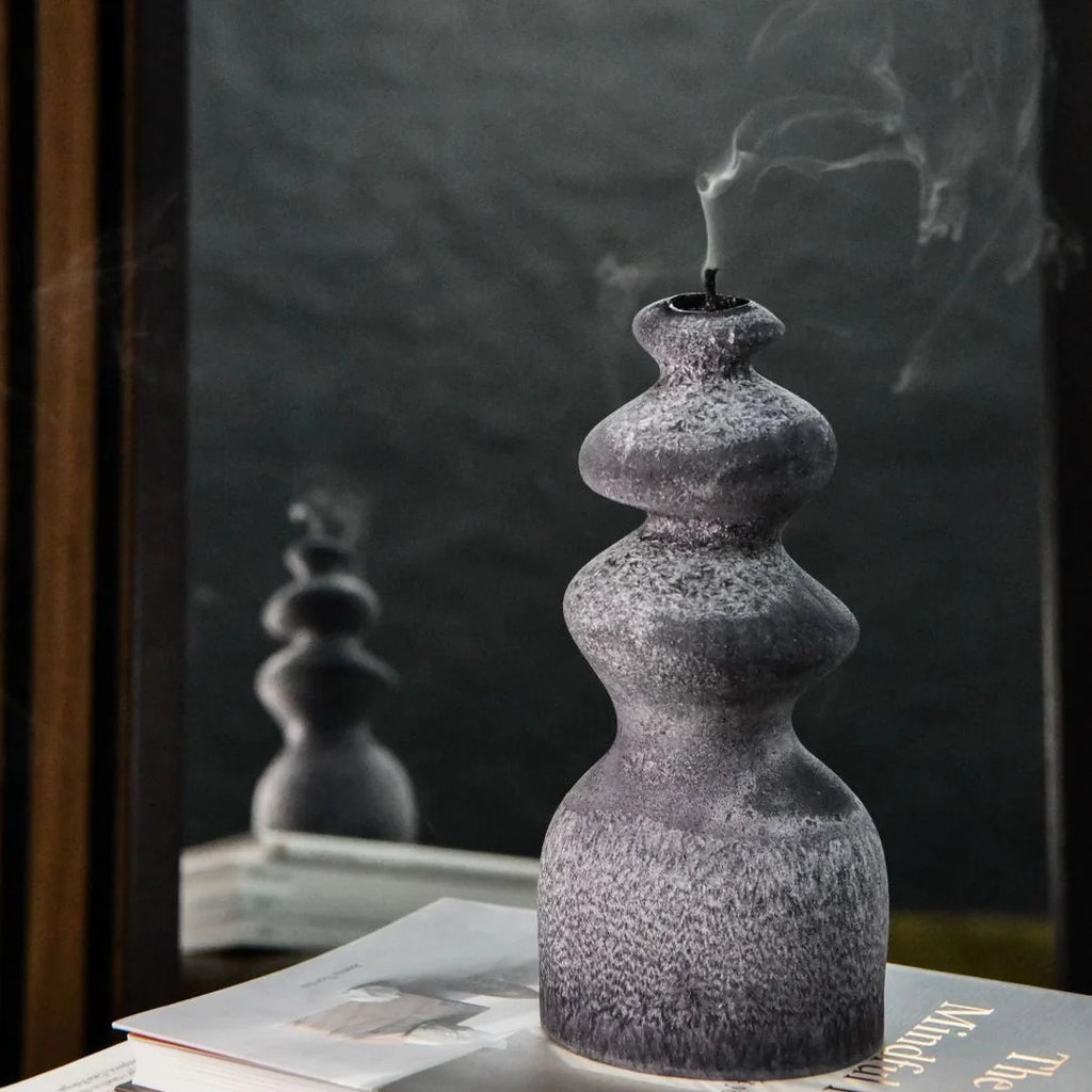 Antracito spalvos žvakė „KARALIENĖ BARBORA“