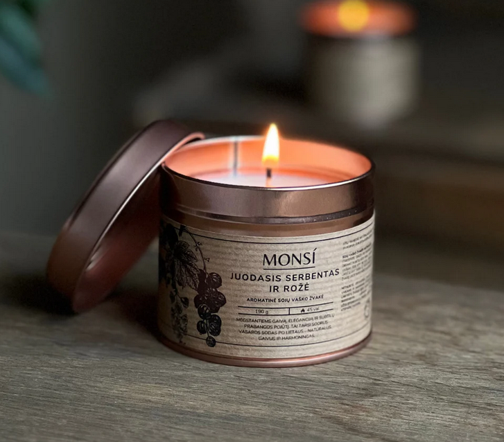 Aromatinė žvakė "Juodieji serbentai ir rožė"