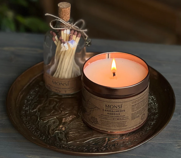 Aromatinė žvakė, Sandalmedis ir kedras
