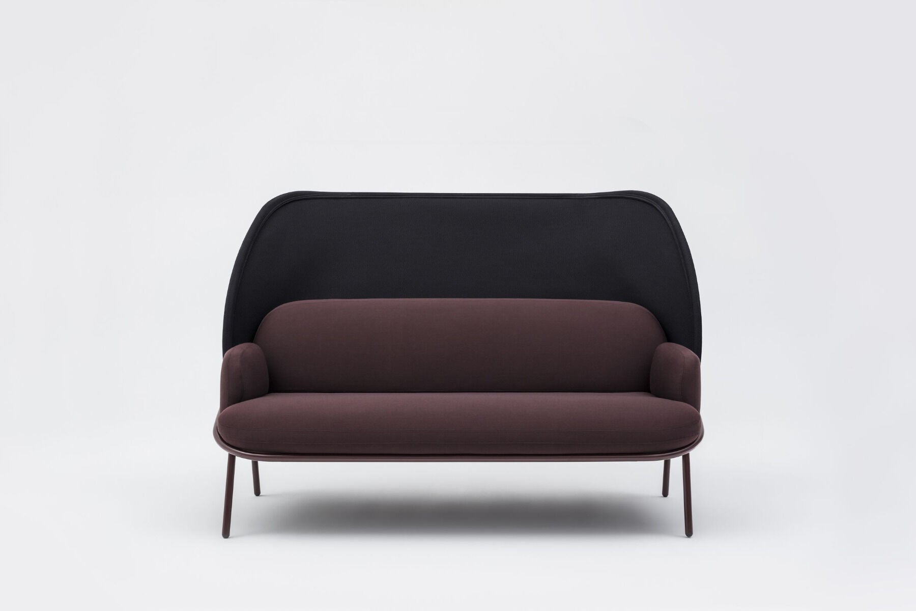 Stilinga sofa su apgaubiančiu atlošu