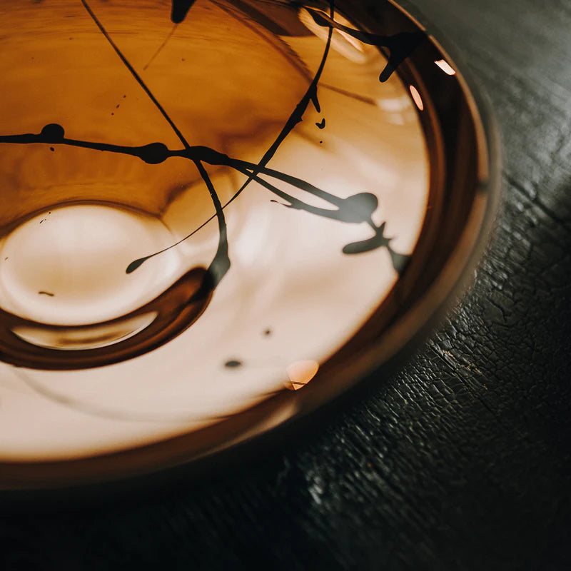 Didelis juodas margintas blizgus dubuo