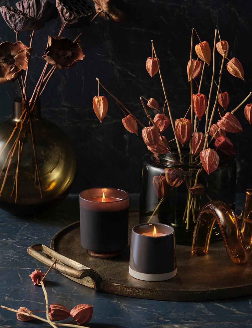 Stiklinė žvakė dėžutėje "Woodfire", ruda